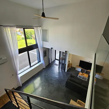 *le Hangar Du Paradis * *